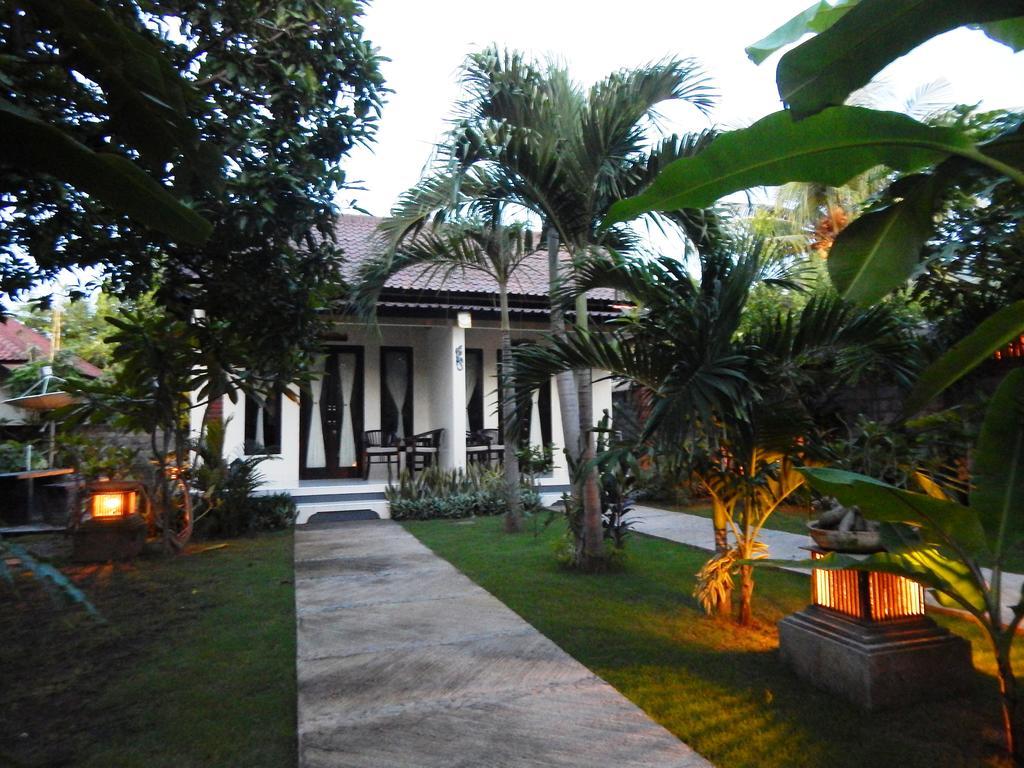 Giri Sari Guest House Pemuteran Exterior foto